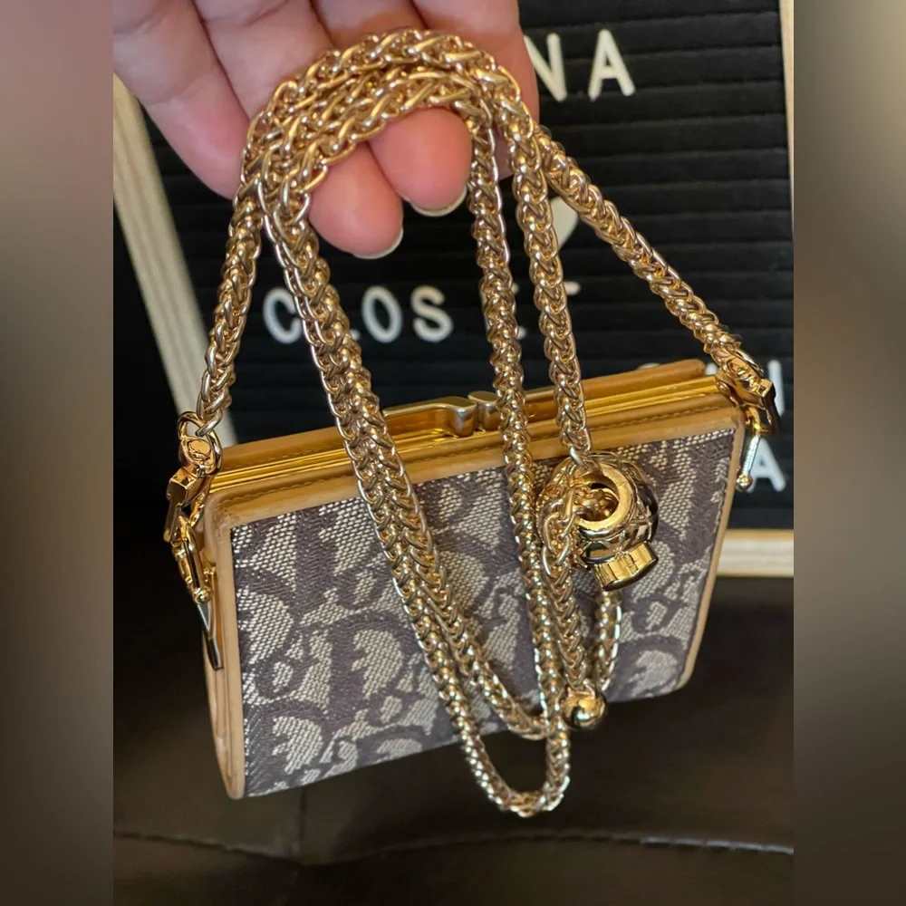 DIOR canvas wallet on chain